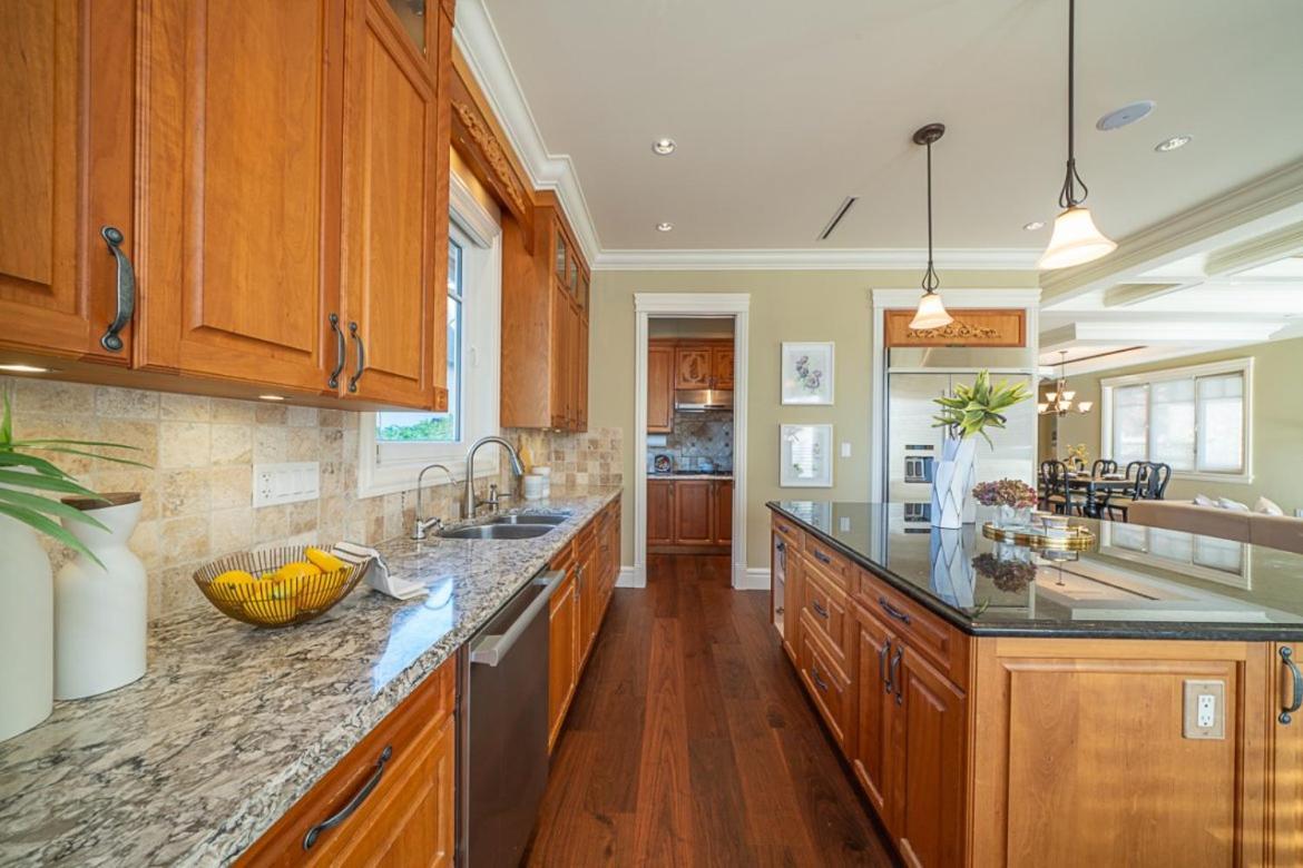Spacious Cozy House In Vancouver West Kültér fotó